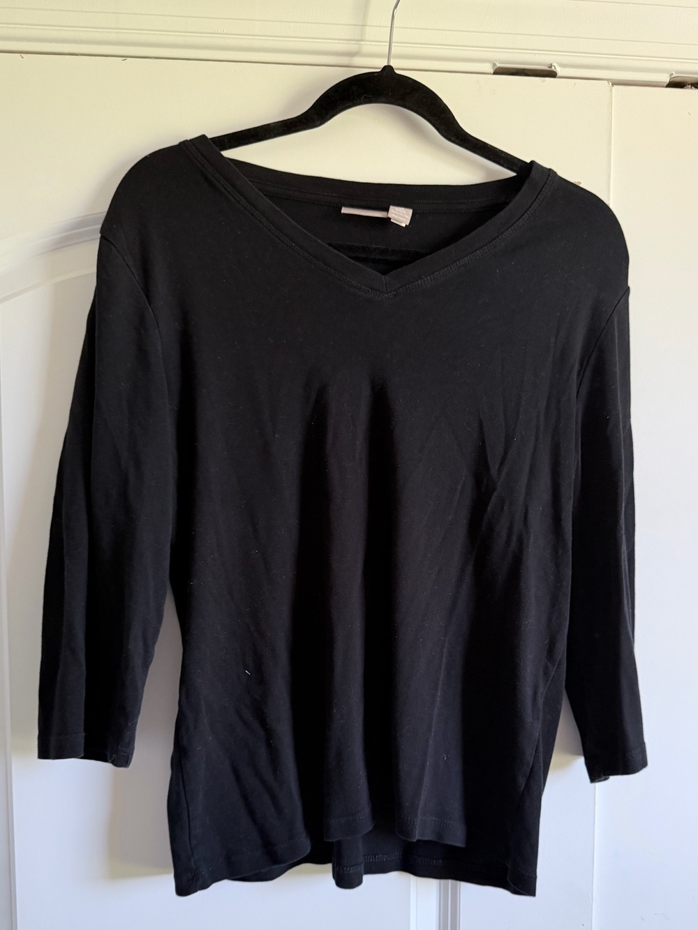 Chico's Black V-Neck Long Sleeve Tee